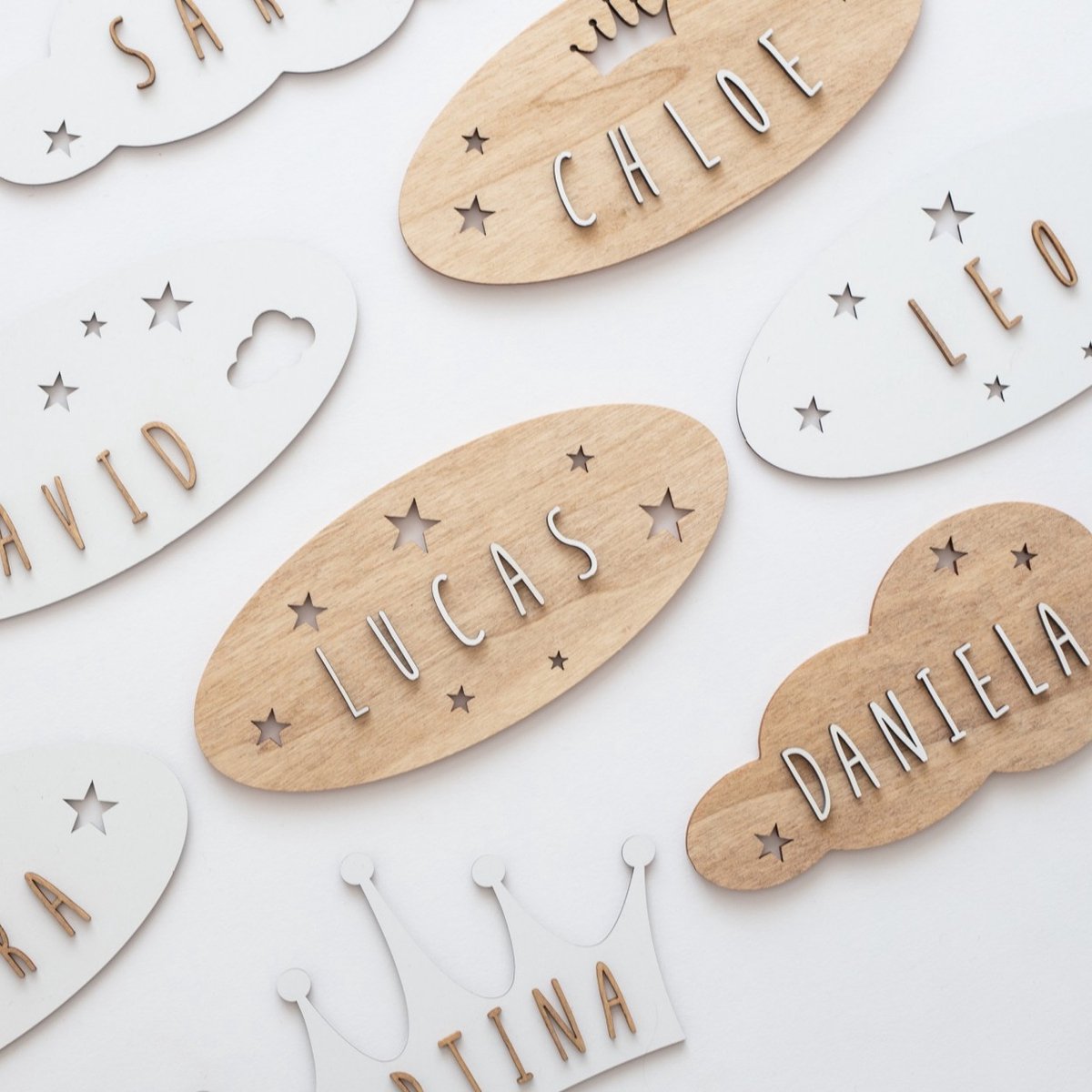 Naambord hout - babykamer - kinderkamer - maak je eigen naambord - hout met witte letters - Vintiun